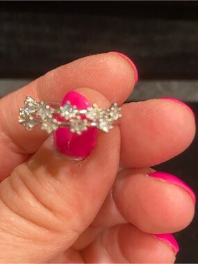 Source Unknown Silver Floral CZ Band Ring with Sparkling Stones